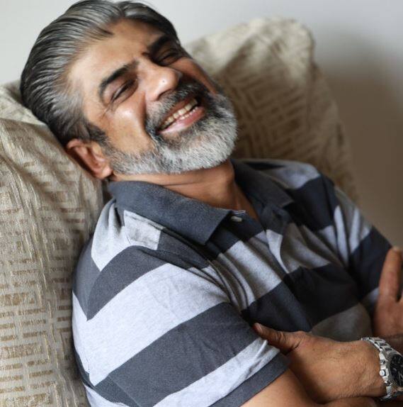 सोशल मीडिया पर ये खबर खूब वायरल हो रही है. लोग उन्हें श्रद्धांजलि दे रहे हैं और असल में ये दुखद खबर है क्योंकि वो बीमार नहीं थे बस हार्ट अटैक के कारण ये सब हुआ. ऋतुराज सिंह ने टीवी और फिल्मों में खूब काम किया है लेकिन एक खबर इस समय खूब सुर्खियों में है.