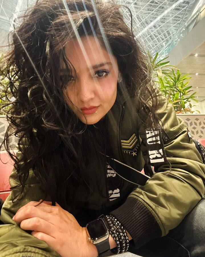 தமிழ் சினிமா ரசிகர்களுக்கு, இறுதிச்சுற்று படம் மூலம் அறிமுகமானவர் ரித்திகா சிங்