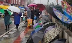 Weather Update Today: बारिश-बर्फबारी ने बिगाड़ा मौसम! दिल्ली-NCR में और होगी बारिश, पंजाब-हरियाणा में जमकर पड़े ओले, हिमाचल-लद्दाख में रेड अलर्ट