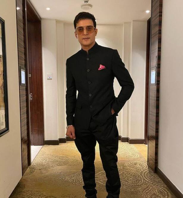 बॉलीवुड एक्टर जिमी शेरगिल ने कई बेहतरीन फिल्मों में काम किया है. फैंस को उनकी एक्टिंग खूब पसंद आती है. लेकिन वह अपनी फिल्में नहीं देखते. उन्होंने कहा था कि 'मेरी चाहे कितनी भी बड़ी फिल्म क्यों ना हो. उन फिल्मों को देखने का मेरे पास कोई वजह नहीं है.'