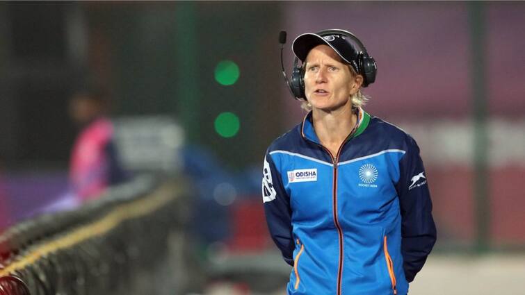 Indian womens hockey team chief coach Janneke Schopman hits out at Hockey India Janneke Schopman: భారత్‌లో మహిళలకు గౌరవం లేదు, హాకీ టీం కోచ్‌ షాప్‌మన్‌ సంచలన వ్యాఖ్యలు