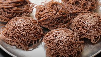 healthy ragi Idiyappam procedure rich calcium recipe Ragi Idiyappam:கால்சியம் சத்து நிறைந்த கேழ்வரகு இடியாப்பம்... இப்படி செய்தால் பெர்ஃபெக்ட்டா வரும்!