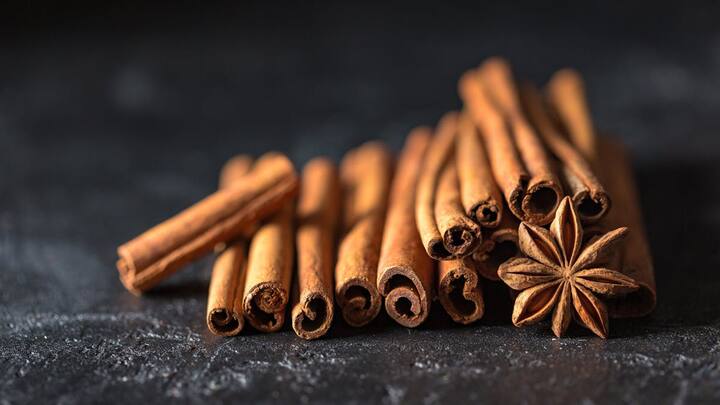 ध्यान रहे कि दालचीनी की छाल को कटाई के लिए तैयार होने में 3-4 साल लगते हैं. छाल को तभी काटें जब यह भूरी और मोटी हो जाए.