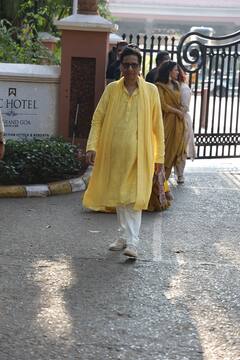 Rakul Preet-Jackky Wedding: मेहंदी-हल्दी सेरेमनी में येलो आउटफिट पहने नजर आए दूल्हा-दुल्हन के पेरेंट्स, पत्नी संग वेन्यू पर पहुंचे वरुण धवन, देखें तस्वीरें