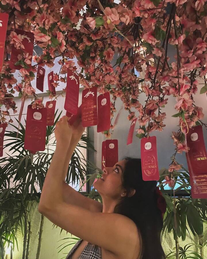 ‘లవర్’ సినిమాతో హీరోయిన్గా తెలుగు తెరకు పరిచయమైంది కేరళ ముద్దుగుమ్మ రిద్దికుమార్.