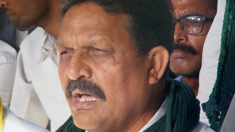 Samajwadi Party candidate and BSP MP Mukhtar Ansari brother Afzal Ansari angry at media in Ghazipur ann UP Politics: मीडिया पर भड़के मुख्तार अंसारी के भाई अफजाल, कहा- 'गोबर को बता रहे हैं गाजर का हलवा'
