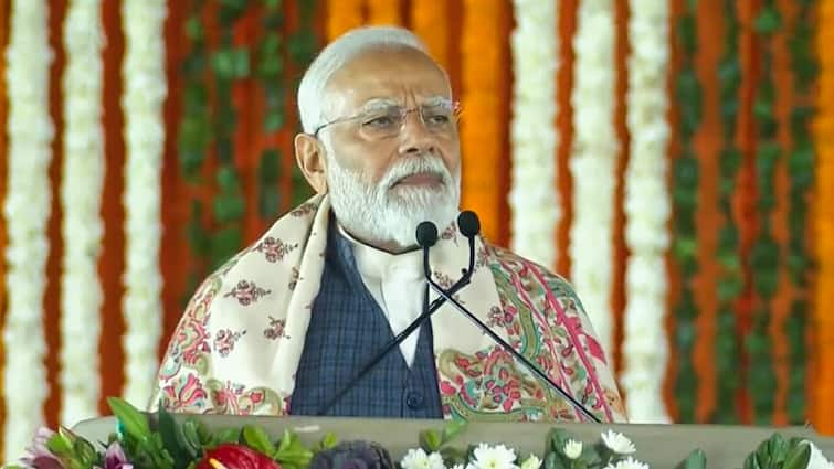 Congress Narendra Modi Gujarat Lok Sabha elections BJP 'Yeh Jitna Keechad Fekenge...': PM Modi Attacks Congress Over Corruption, Appeasement In Gujarat