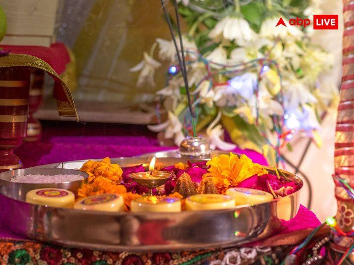 माघ पूर्णिमा माघ मास का अंतिम दिन होता है. इसे माघी पूर्णिमा भी कहा जाता है. इस दिन पवित्र नदियों में स्नान और दान करना बहुत पुण्यकारी माना जाता है. इस बार माघ पूर्णिमा 24 फरवरी के दिन है. इस दिन राशि के अनुसार कुछ चीजों का दान करने से मां लक्ष्मी की कृपा बरसती है. जानते हैं इसके बारे में.