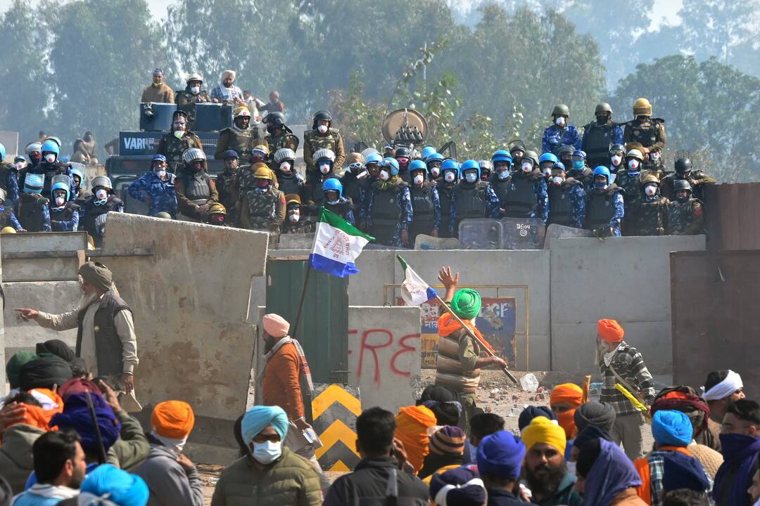 Kisan Andolan Update: ਦੇਰ ਰਾਤ ਹੋ ਗਿਆ ਫੈਸਲਾ, ਕੇਂਦਰ ਤੋਂ ਸਿਰਫ਼ ਅੱਜ ਦਾ ਦਿਨ ਨਹੀਂ ਤਾਂ ਟੁੱਟੇ ਜਾਣਗੇ ਬੈਰੀਕੇਡ Kisan Andolan Update Farmers rejected MSP proposal on 5 crops Kisan Andolan Update: ਦੇਰ ਰਾਤ ਹੋ ਗਿਆ ਫੈਸਲਾ, ਕੇਂਦਰ ਤੋਂ ਸਿਰਫ਼ ਅੱਜ ਦਾ ਦਿਨ ਨਹੀਂ ਤਾਂ ਟੁੱਟੇ ਜਾਣਗੇ ਬੈਰੀਕੇਡ