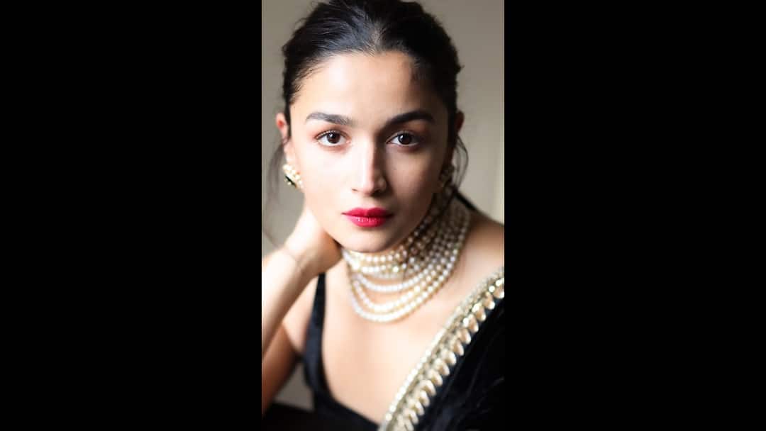 Alia Bhatt Writes Emails To Daughter Raha Kapoor, Says She Tries To Impart Lessons Inspired By 'Indian Scriptures' Alia Bhatt Writes Emails To Raha, Says She Tries To Impart Lessons Inspired By 'Indian Scriptures'