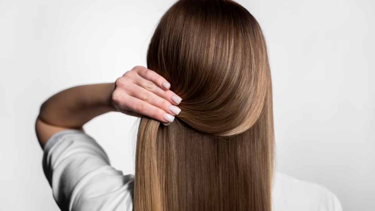 Thick hair After The Age Of 50 : वयाच्या पन्नाशीत काळ्या कुळकुळीत अन् लांबसडक केसांसाठी फक्त 'या' 5 टिप्स फॉलो करा!