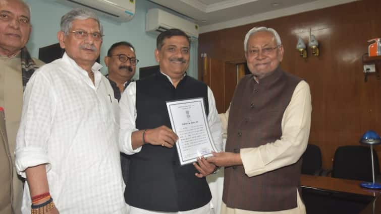Sanjay Jha JDU Rajya Sabha Elected meets CM Nitish Kumar JDU के संजय झा राज्यसभा के लिए निर्वाचित, सीएम नीतीश कुमार से की मुलाकात