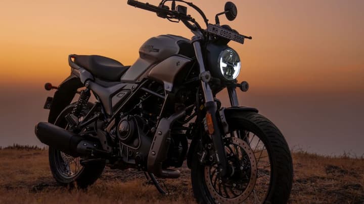 ভারতের বাজারে Jawa 350, Honda CB350 plus, Royal Enfield Classic 350 এই গাড়িগুলির সঙ্গে পাল্লা দিয়ে প্রতিযোগিতা করবে হিরোর এই নতুন মডেল। ছবি- হিরো মোটোকর্পের ওয়েবসাইট