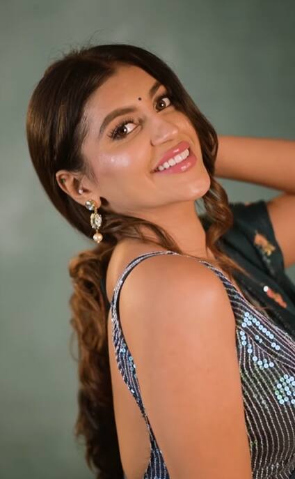 கண்களால் நெஞ்சை கிள்ளும் யாஷிகா..