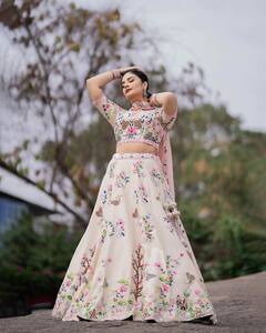 Sreemukhi Photos : పింక్ లెహంగాలో శ్రీముఖి.. డిఫరెంట్​ ఫోజులతో ఆకట్టుకుంటున్న భామ