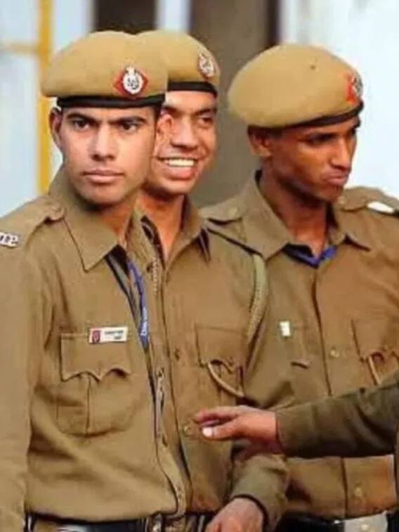 यूपी पुलिस में कांस्टेबल बनने वाला युवा किस पद तक पहुंच सकता है?