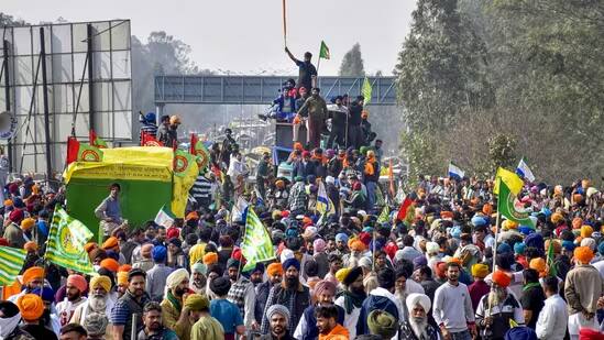 Farmers march to Delhi today at 11 am Farmers Protest: ਕਿਸਾਨਾਂ ਨੇ ਖਿੱਚ ਲਈ ਤਿਆਰੀ, ਅੱਜ ਤੋੜੇ ਜਾਣਗੇ ਬੈਰੀਕੇਡ, ਸਵੇਰੇ 6 ਟਰੈਕਟਰ ਲਗਾਏ ਲਾਈਨਾਂ 'ਚ 