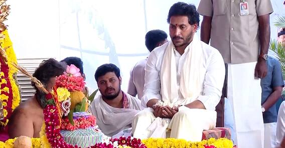 CM Jagan Rajashyamala Darshan : విశాఖ శారదాపీఠం వార్షికోత్సవంలో సీఎం జగన్.! | ABP Desam