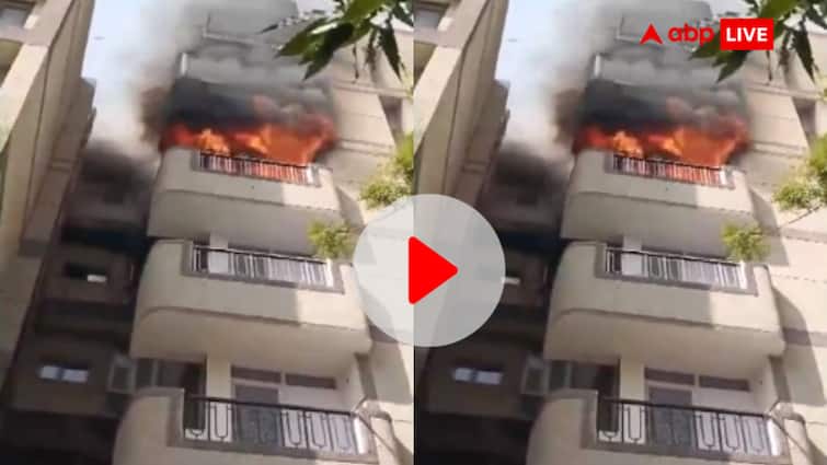 Delhi Dwarka sector 10 fire breaks out residential apartment Watch Video Watch: दिल्ली के द्वारका सेक्टर 10 के अपार्टमेंट में लगी आग, बचने के लिए कूदी 83 साल की महिला की मौत