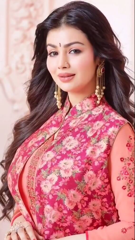 इस एक्ट्रेस ने विधायक की बहू बनने के लिए बदला था अपना धर्म