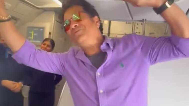 Sachin Sachin Chants Buzzing In Entire Flight Video Goes Viral On Social Media Latest Sports News Watch: जब सचिन-सचिन के नारों से गूंज उठी फ्लाइट, देखें सोशल मीडिया पर वायरल मास्टर ब्लास्टर का वीडियो
