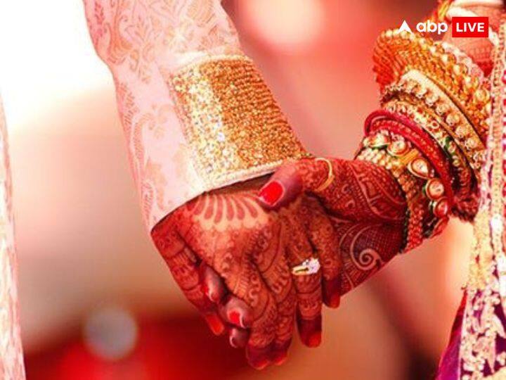 साल 2024 में महाशिवरात्रि 8 मार्च, बुधवार के दिन पड़ेगी. जिन लोगों की शादी में देरी हो रही है, या बाधाएँ आ रही हैं वो लोग महाशिवरात्रि के दिन इन उपाय को कर शादी पर आ रहे विलंब को दूर कर सकते हैं.