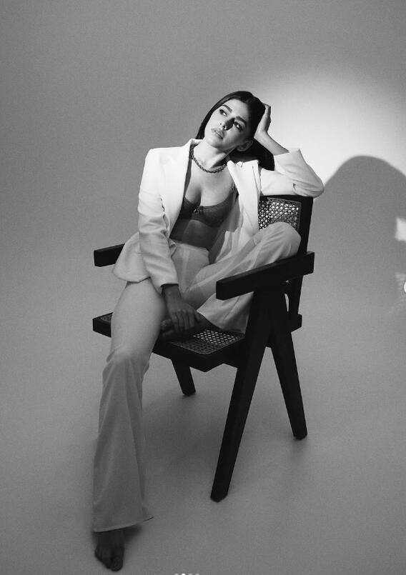 અલાયા એફનું ઓપન બ્લેઝર-બ્રાલેટમાં હૉટ ફોટોશૂટ વાયરલ