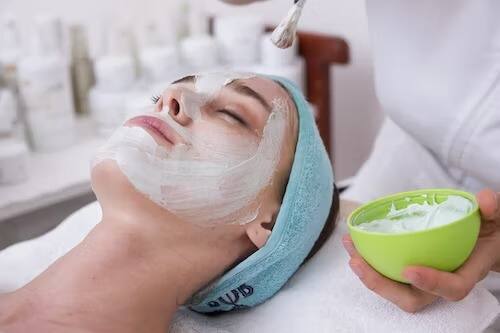 Skin Care Tips easy ways to improve your skin texture naturally marathi news Skin Care Tips : त्वचा निस्तेज दिसू लागलीय? 'या' 3 पद्धती फॉलो करा; चेहरा नेहमी ग्लोईंग राहील