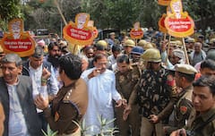 Farmers Protest: हाइड्रोलिक केन, JCB और पोकलेन मशीनें...शंभू बॉर्डर पर 1200 ट्रैक्टर्स संग डटे 14 हजार किसान, गृह मंत्रालय बोला- एक्शन ले पंजाब सरकार
