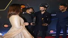 એવોર્ડ ફંક્શનમાં કરિનાને જોઇ શાહિદ કપૂરે આપી સ્માઇલ, એક્ટ્રેસે તેના એક્સ બોયફ્રેન્ડને કર્યો ઇગ્નોર