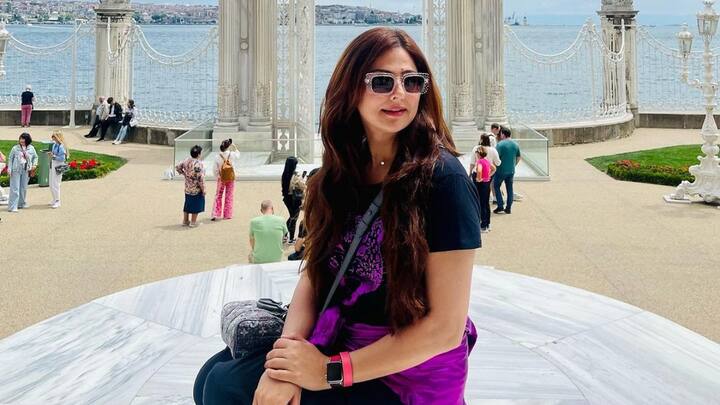 इस बीच कांग्रेस सूत्रों ने एबीपी न्यूज़ को बताया कि कांग्रेस नेतृत्व जीतने की संभावना को ध्यान में रखते हुए भरूच सीट AAP को देने और इसके बदले चंडीगढ़ सीट कांग्रेस के पास ही बरकरार रखने पर विचार कर रही है.