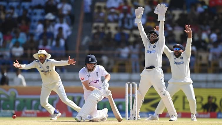 Umpires Call role in DRS Review Nasser Hussain old video viral IND vs ENG IND vs ENG: अंपायर्स कॉल पर विवाद के बीच वायरल हो रहा एक वीडियो, जानें क्यों इसे खूब शेयर कर रहे भारतीय फैंस