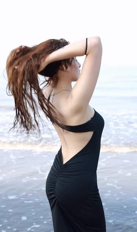 માહિરા શર્માનો બ્લેક લૂક છે જબરદસ્ત, તમે કરી જુઓ ટ્રાય