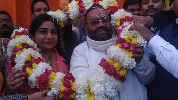 Swami Prasad Maurya daughter and BJP MP Sanghamitra Maurya will contest elections from his new party 'स्वामी प्रसाद मौर्य की नई पार्टी से चुनाव लड़ेंगी उनकी बेटी और BJP सांसद संघमित्रा मौर्य?', इस वीडियो के जरिए सपा नेता का दावा