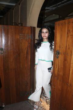 Nysa Devgn Pics: दोस्तों के साथ पार्टी करने निकलीं अजय देवगन-काजोल की बेटी, औरी के साथ वायरल हुई निसा की फोटोज