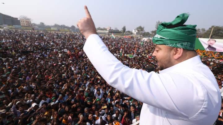 आरजेडी नेता और बिहार के पूर्व डिप्टी सीएम तेजस्वी यादव की ये जन विश्वास यात्रा एक मार्च कोक समाप्त होगी. लोसभा चुनाव से पहले शुरू हुई इस यात्रा को काफी महत्वपूर्ण भी माना जा रहा है.