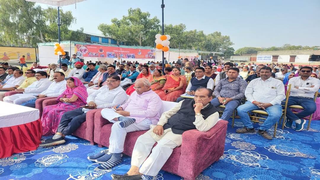 Rajasthan minister Madan Dilawar warn officers Vikas Bharat Sankalp Yatra Ramganj Mandi Camp ANN Rajasthan: 'जनता हमारी मालिक... इसलिए तू नहीं आप...', शिक्षा मंत्री मदन दिलावर की अधिकारियों को चेतावनी