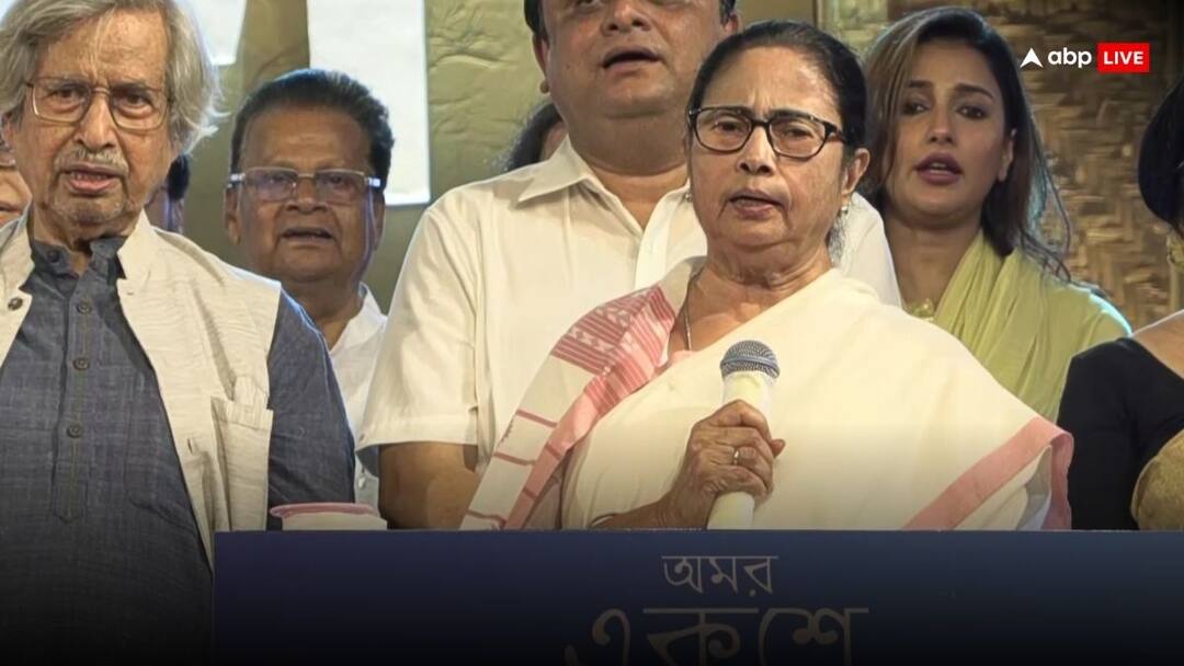 संदेशखाली में IPS जसप्रीत सिंह को खालिस्तानी कहने के आरोप पर भड़कीं ममता बनर्जी, जानें सिख रेजीमेंट को लेकर क्या कहा Sandeshkhali Case IPS Jaspreet Singh BJP Khalistani Remark Mamata Banerjee asks Is there no Sikh regiment in force संदेशखाली में IPS जसप्रीत सिंह को खालिस्तानी कहने के आरोप पर भड़कीं ममता बनर्जी, जानें सिख रेजीमेंट को लेकर क्या कहा