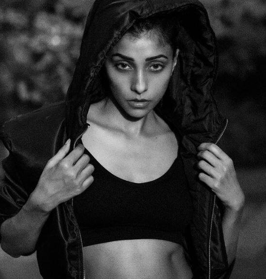 दीपल शॉ ने साल 2004 में मिस इंडिया कॉम्पटीशन में पार्टिसिपेट किया था और फाइनल राउंड तक पहुंचकर बाहर हो गई थीं. उसके बाद उन्हें कुछ फिल्मों में आइटम नंबर करने का मौका मिला जिसमें वो पॉपुलर हुईं.