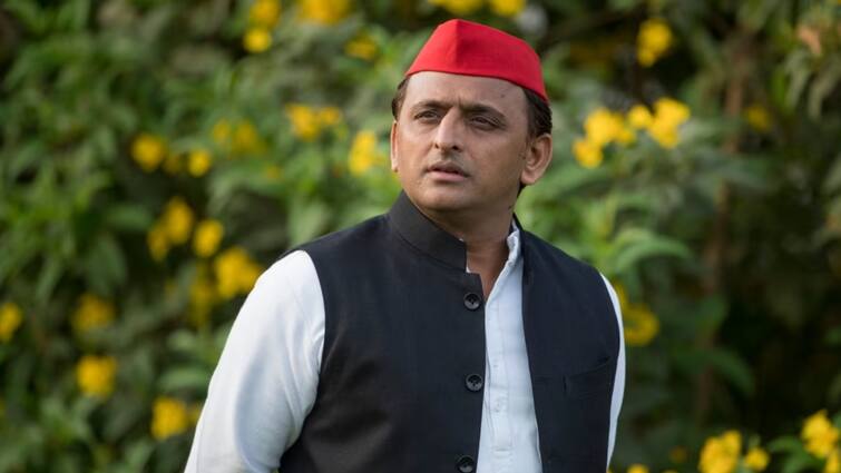 up politics Akhilesh Yadav stopped uncle Shivpal and SP MLAs from going to Ram temple UP Politics: अखिलेश यादव ने चाचा शिवपाल और सपा विधायकों को राम मंदिर जाने से रोका? इस नेता ने किया खुलासा