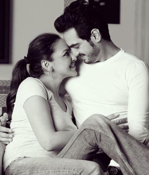 एक्ट्रेस ईशा देओल और भरत तख्तानी की शादी साल 2011 में हुई थी. इनकी दो बेटियां हैं लेकिन 2024 में ईशा और भरत ने तलाक ले लिया और इनके अलगाव की वजह मीडिया के सामने अलग-अलग आई.