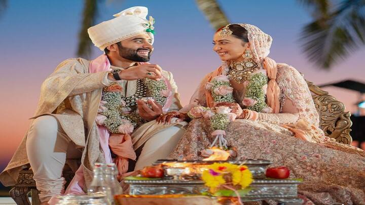 Rakul Preet Singh-Jackky Bhagnani Wedding: રકુલ પ્રીત સિંહ અને જેકી ભગનાની લગ્નના બંધનમાં બંધાઈ ગયા છે. ગોવામાં આ દંપતીએ ખૂબ જ ધામધૂમથી લગ્ન કર્યા.