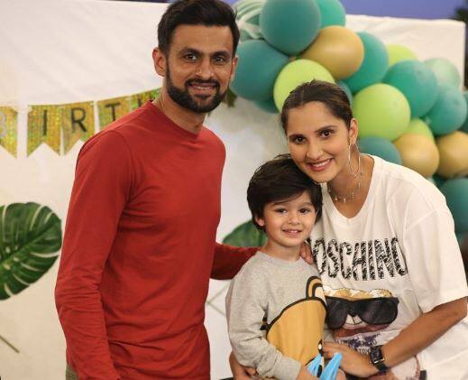 टेनिस प्लेयर ने पाकिस्तानी क्रिकेटर शोएब मलिक से साल 2010 में शादी की थी. इनको एक बेटा भी है और सभी इनकी जोड़ी को आदर्श जोड़ी समझते थे लेकिन साल 2024 में इन्होंने चौंका दिया.