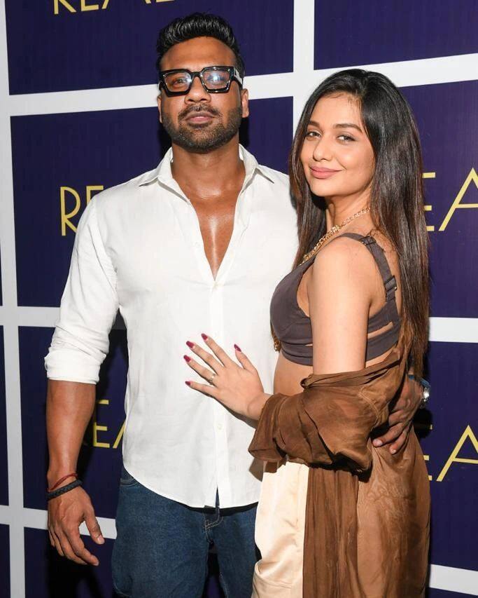 टीव्ही अभिनेत्री दिव्या अग्रवाल तिच्या लग्नाच्या बातम्यांमुळे बऱ्याच दिवसांपासून चर्चेत आहे. (PHOTO:divyaagarwal_official/IG)