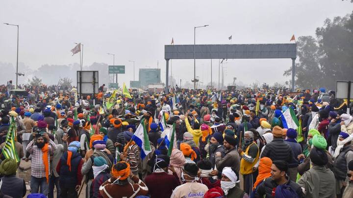 Farmer Protest: आंदोलनकारी किसान दिल्ली चलो मार्च को लेकर हरियाणा और पंजाब के बॉर्डर पर डटे हुए हैं. किसानों ने 13 फरवरी को दिल्ली की ओर मार्च शुरू किया था. इन किसानों को सीमा पर ही रोक दिया गया था.