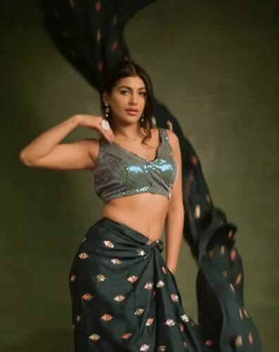 இவரது இந்த புகைப்படங்களுக்கு லைக்ஸ்கள் குவிந்து வருகிறது.