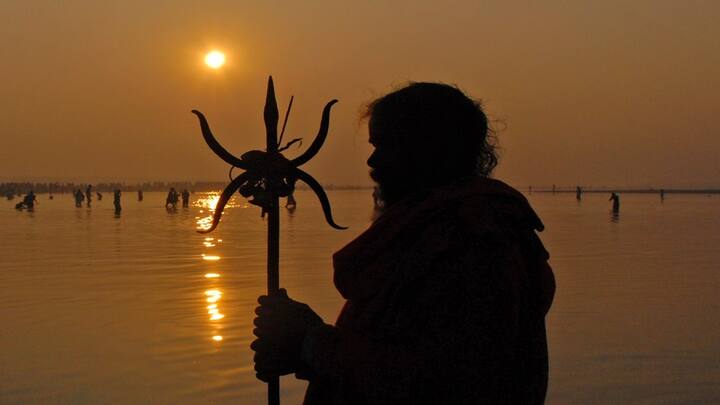 સૂર્યદેવને અર્ઘ્ય અર્પણ અવશ્ય કરો. ઉપરાંત, ઓમ નમો નારાયણાય નમઃ મંત્રનો જાપ કરો.