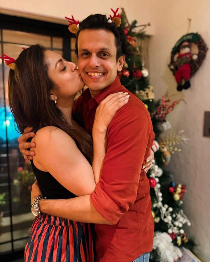 वर्क फ्रंट की बात करें तो, दृष्टि गीत हुई सबसे पराई' और 'मधुबाला' जैसे शोज में देखा गया है. वहीं, अब वो कई वेब सीरीज में नजर आ रही हैं.