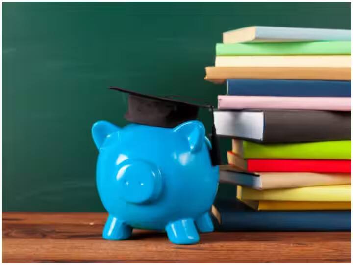 જો તમે 12મું પાસ કર્યું હોય અને કોઈપણ ભારતીય યુનિવર્સિટીમાં તમારા મનપસંદ અભ્યાસક્રમમાં એડમિશન લેવા માંગતા હો, તો કેન્દ્ર સરકારની શિષ્યવૃત્તિ તમારા માટે ઉપયોગી થઈ શકે છે. જે વિદ્યાર્થીઓ ઉચ્ચ શિક્ષણ મેળવવા અને કારકિર્દી બનાવવા માંગતા હોય તેઓ જરૂરી લાયકાતો વગેરે જેવી વિગતો ચકાસીને સરકારી શિષ્યવૃત્તિ યોજના માટે અરજી કરી શકે છે. ટોચની સરકારી શિષ્યવૃત્તિ મેળવવાથી માત્ર ઉચ્ચ શિક્ષણનું તમારું સપનું જ નહીં પરંતુ તમારી કારકિર્દી નક્કી કરવામાં પણ મદદ મળશે.