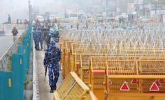 Farmers Protest : हजारो शेतकरी ट्रॅक्टर-ट्रॉलीसह दिल्लीच्या सीमेवर ठाण मांडून, पाहा फोटो...